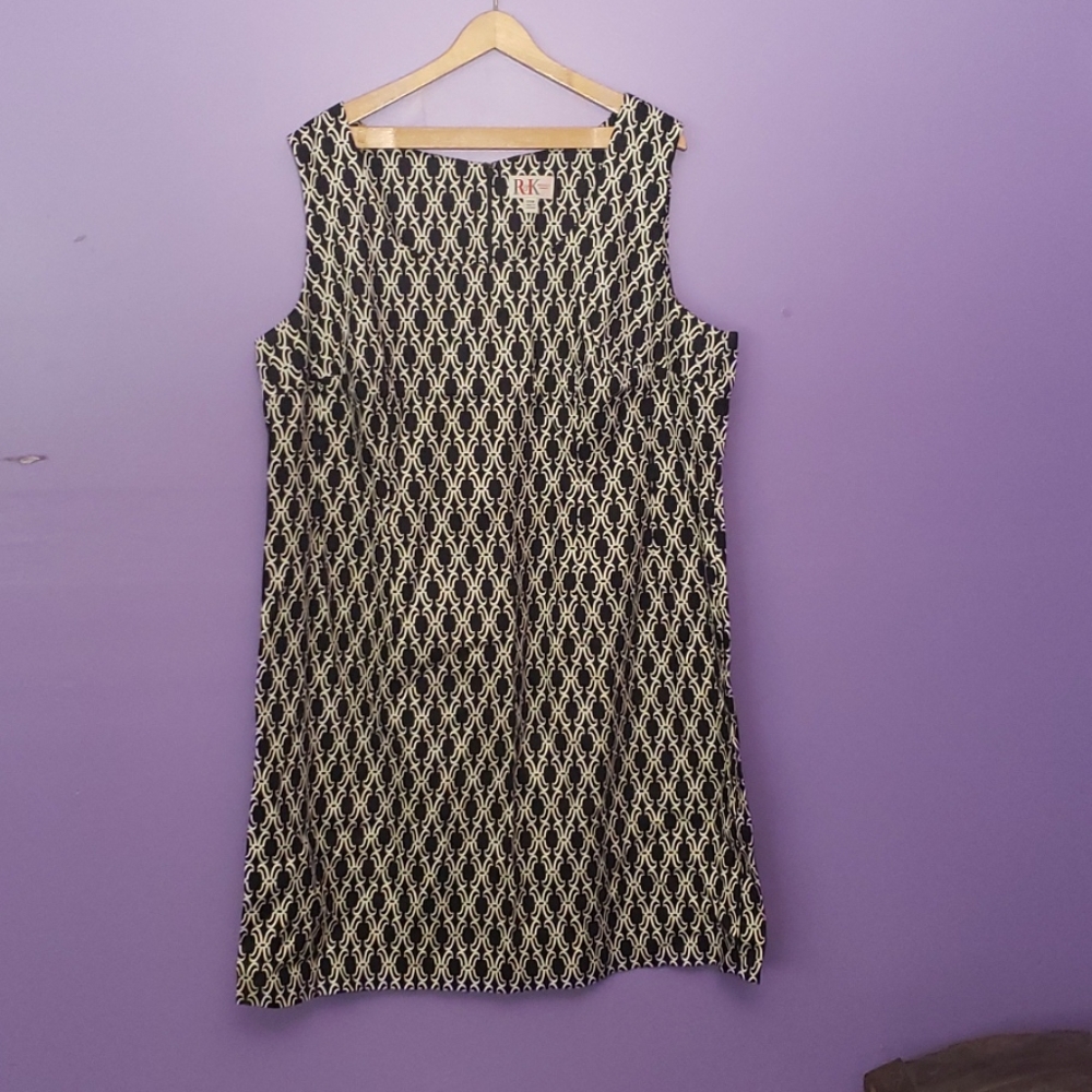 Black and white patterned dress